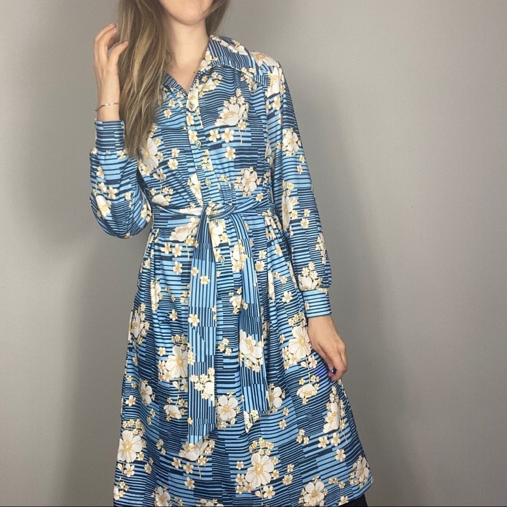 Vintage Floral Button Down Shirt Dress. 70s Dagger Collar. Vacation Chic - Picture 5 of 13